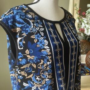 Roz and Ali size large top